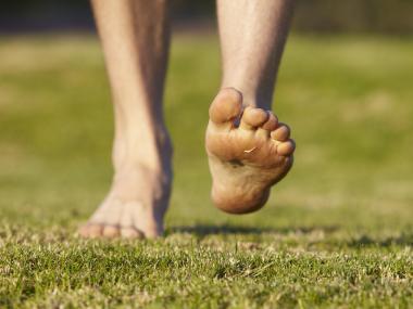 barefootrunningjpgitokLfFQkiC