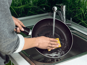 washing a pan