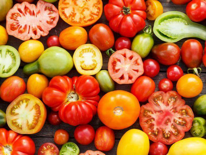 image of different colored tomatoes
