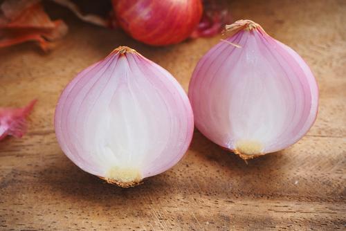 10 Surprising Second Uses for an Onion