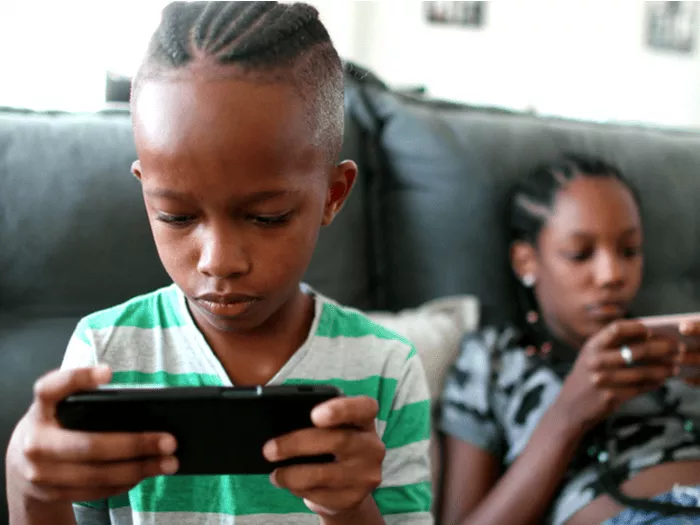 4 Ways Parents Can Decrease Screen Time Conflict
